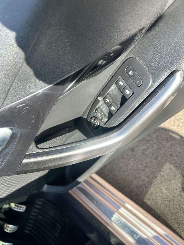 2012 PEUGEOT 208 2012 PEUGEOT 208