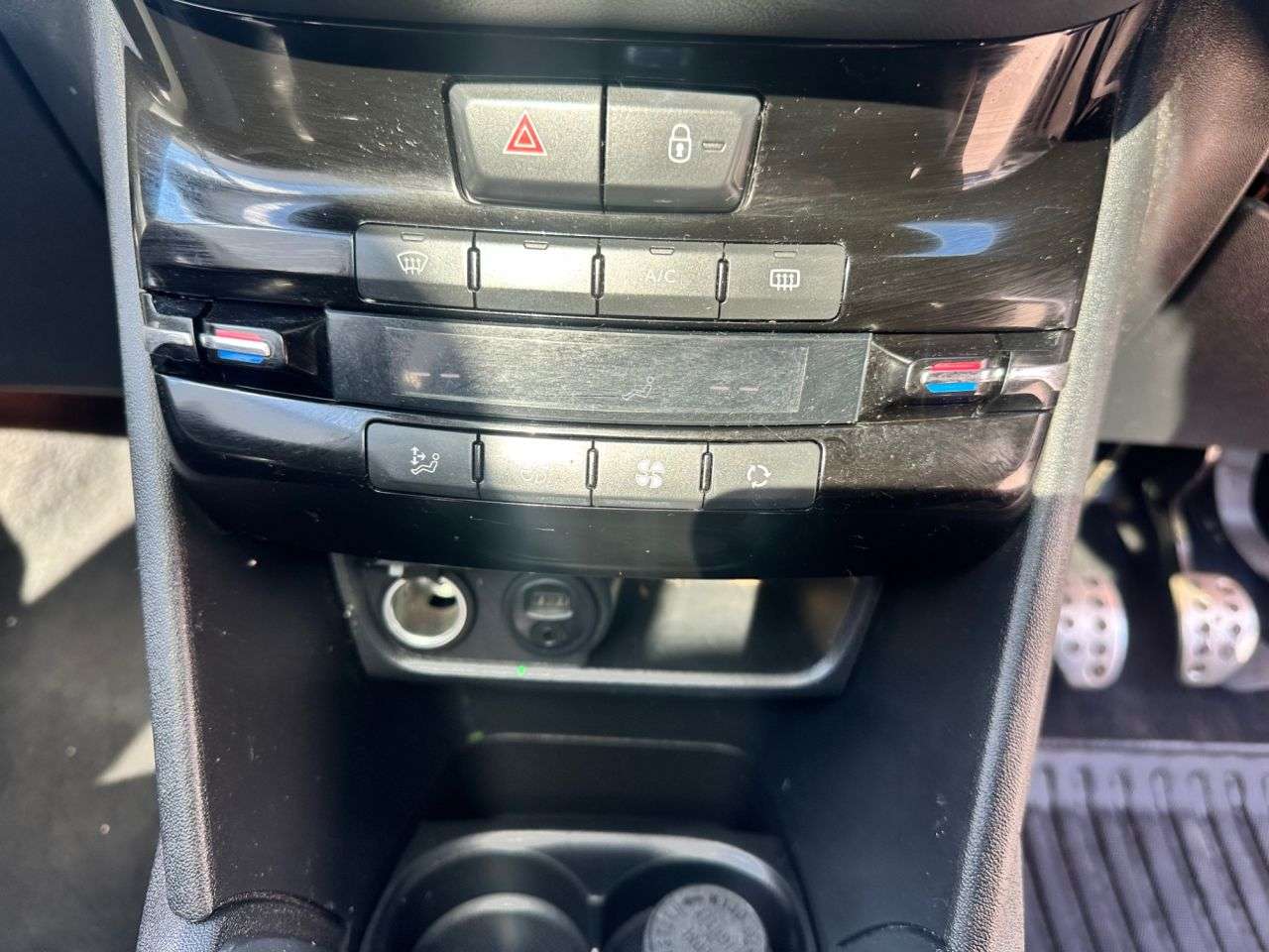 2012 PEUGEOT 208 2012 PEUGEOT 208