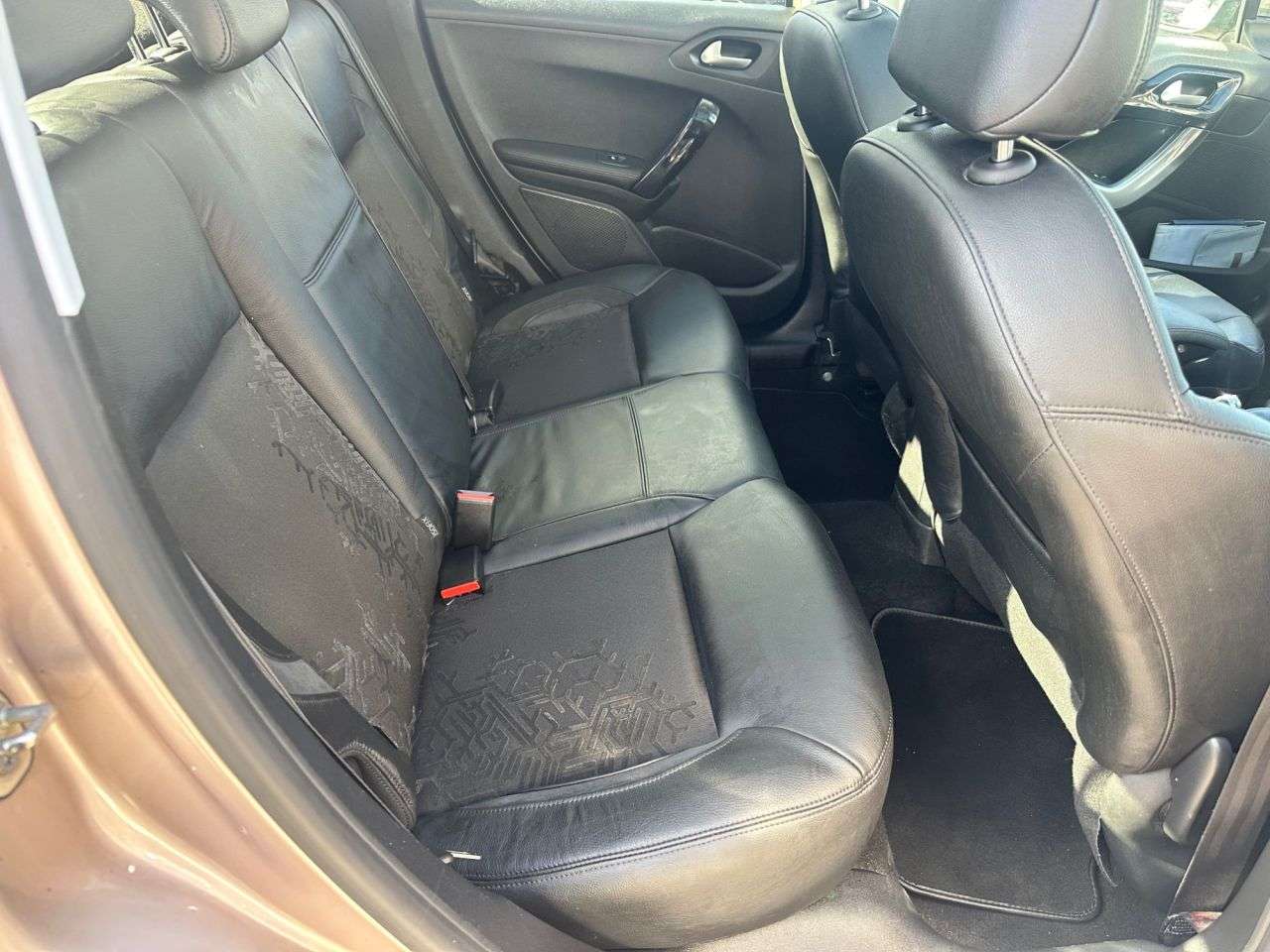 2012 PEUGEOT 208 2012 PEUGEOT 208