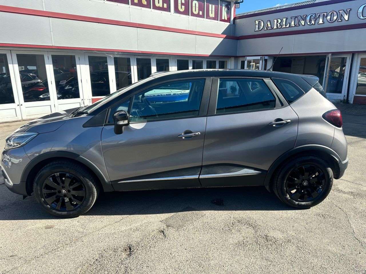 A 2018 RENAULT CAPTUR 0.9 TCe ENERGY Play SUV 5dr Petrol Manual Euro 6 (s/s) (90 ps) 1 previous o A 2018 RENAULT CAPTUR 0.9 TCe ENERGY Play SUV 5dr Petrol Manual Euro 6 (s/s) (90 ps) 1 previous o