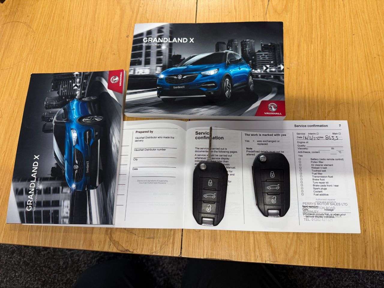 A 2021 VAUXHALL GRANDLAND X 1.2 Turbo SRi Nav SUV 5dr Petrol Manual Euro 6 (s/s) (130 ps) 5 services fr A 2021 VAUXHALL GRANDLAND X 1.2 Turbo SRi Nav SUV 5dr Petrol Manual Euro 6 (s/s) (130 ps) 5 services fr