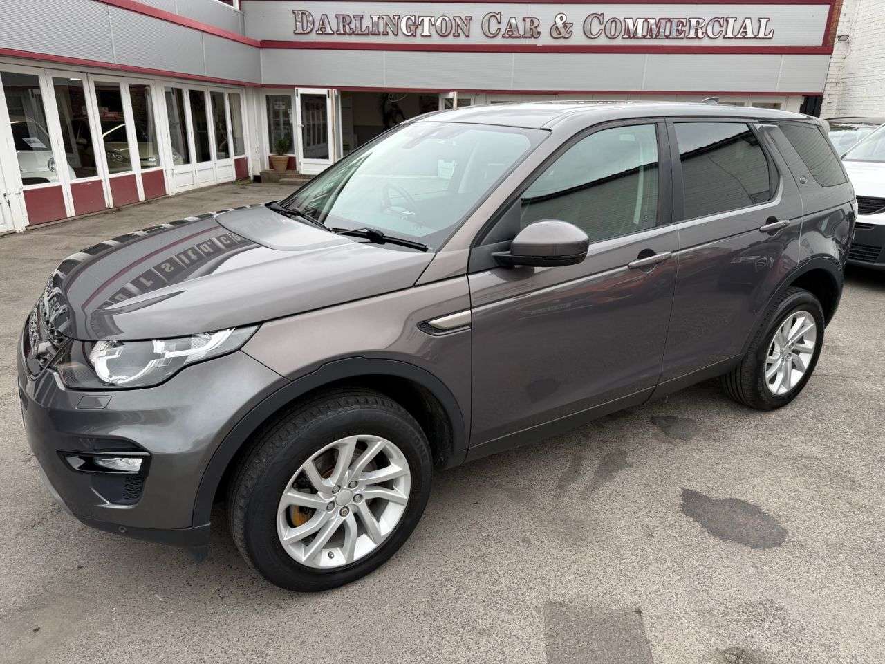 A 2017 LAND ROVER DISCOVERY SPORT 2.0 TD4 SE Tech SUV 5dr Diesel Auto 4WD Euro 6 (s/s) (180 ps) Sat Nav DAB U A 2017 LAND ROVER DISCOVERY SPORT 2.0 TD4 SE Tech SUV 5dr Diesel Auto 4WD Euro 6 (s/s) (180 ps) Sat Nav DAB U