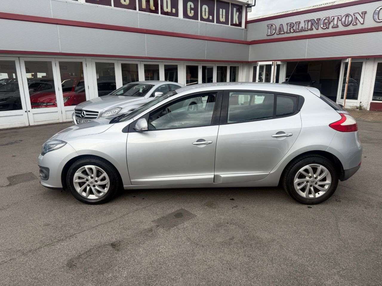 A 2014 RENAULT MEGANE 1.5 dCi ENERGY Dynamique TomTom Hatchback 5dr Diesel Manual Euro 5 (s/s) (1 A 2014 RENAULT MEGANE 1.5 dCi ENERGY Dynamique TomTom Hatchback 5dr Diesel Manual Euro 5 (s/s) (1