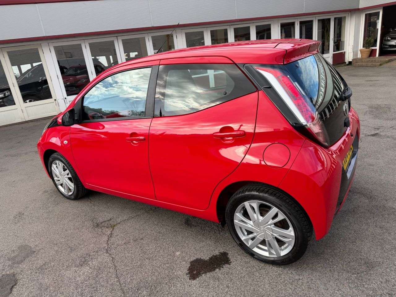 A 2014 TOYOTA AYGO 1.0 VVT-i x-pression Hatchback 5dr Petrol Manual Euro 5 Euro 5 (68 ps) 1 Ow A 2014 TOYOTA AYGO 1.0 VVT-i x-pression Hatchback 5dr Petrol Manual Euro 5 Euro 5 (68 ps) 1 Ow