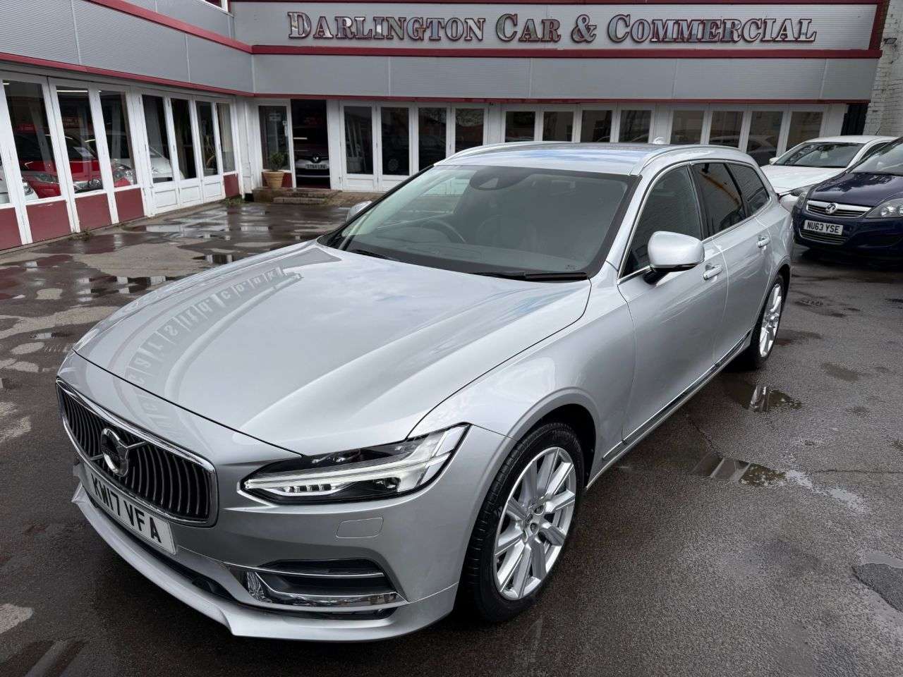 A 2017 VOLVO V90 2.0 D5 PowerPulse Inscription Pro Estate 5dr Diesel Auto AWD Euro 6 (s/s) ( A 2017 VOLVO V90 2.0 D5 PowerPulse Inscription Pro Estate 5dr Diesel Auto AWD Euro 6 (s/s) (