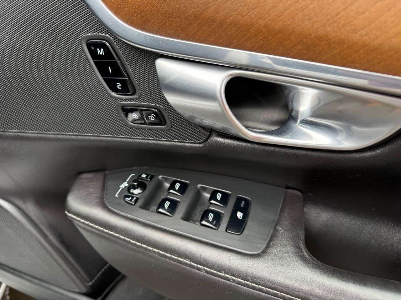 2017 VOLVO V90 2017 VOLVO V90