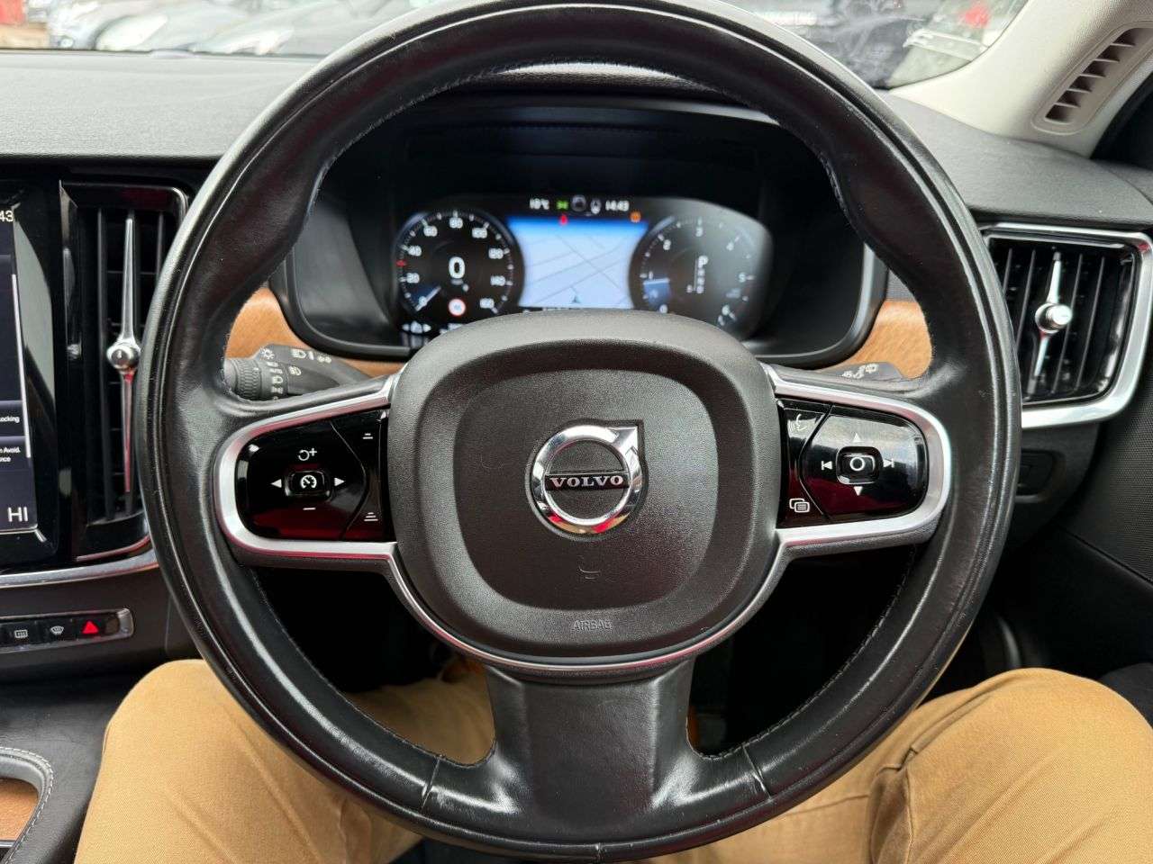 2017 VOLVO V90 2017 VOLVO V90