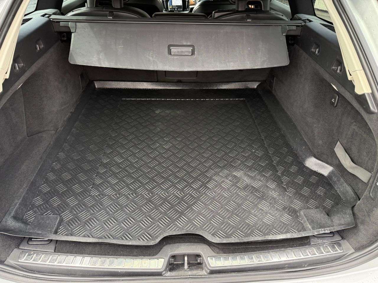 2017 VOLVO V90 2017 VOLVO V90