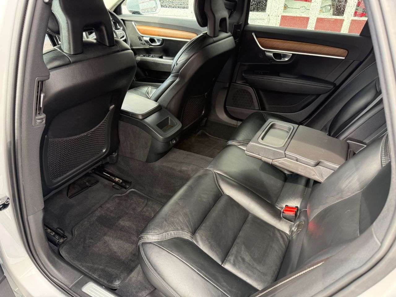 2017 VOLVO V90 2017 VOLVO V90