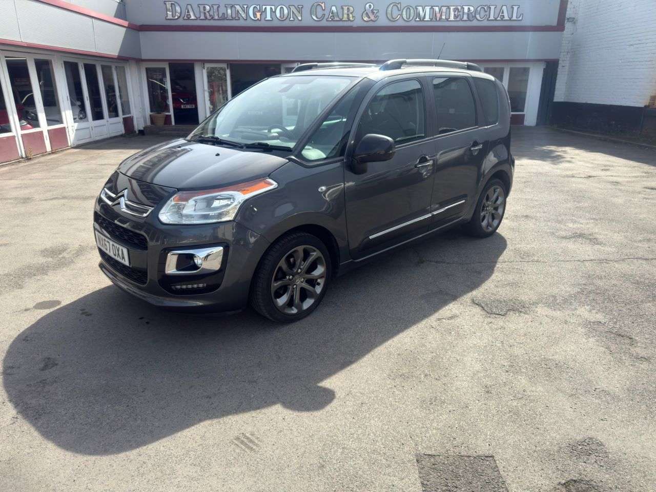 A 2017 CITROEN C3 PICASSO 1.6 BlueHDi Platinum MPV 5dr Diesel Manual Euro 6 (100 ps) only 33,000 mile A 2017 CITROEN C3 PICASSO 1.6 BlueHDi Platinum MPV 5dr Diesel Manual Euro 6 (100 ps) only 33,000 mile