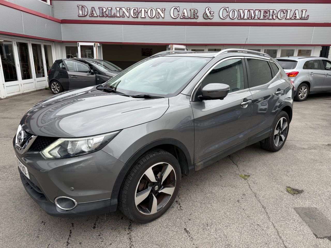 A 2017 NISSAN QASHQAI 1.2 DIG-T N-Connecta SUV 5dr Petrol Manual 2WD Euro 6 (s/s) (115 ps) FSH 9 A 2017 NISSAN QASHQAI 1.2 DIG-T N-Connecta SUV 5dr Petrol Manual 2WD Euro 6 (s/s) (115 ps) FSH 9