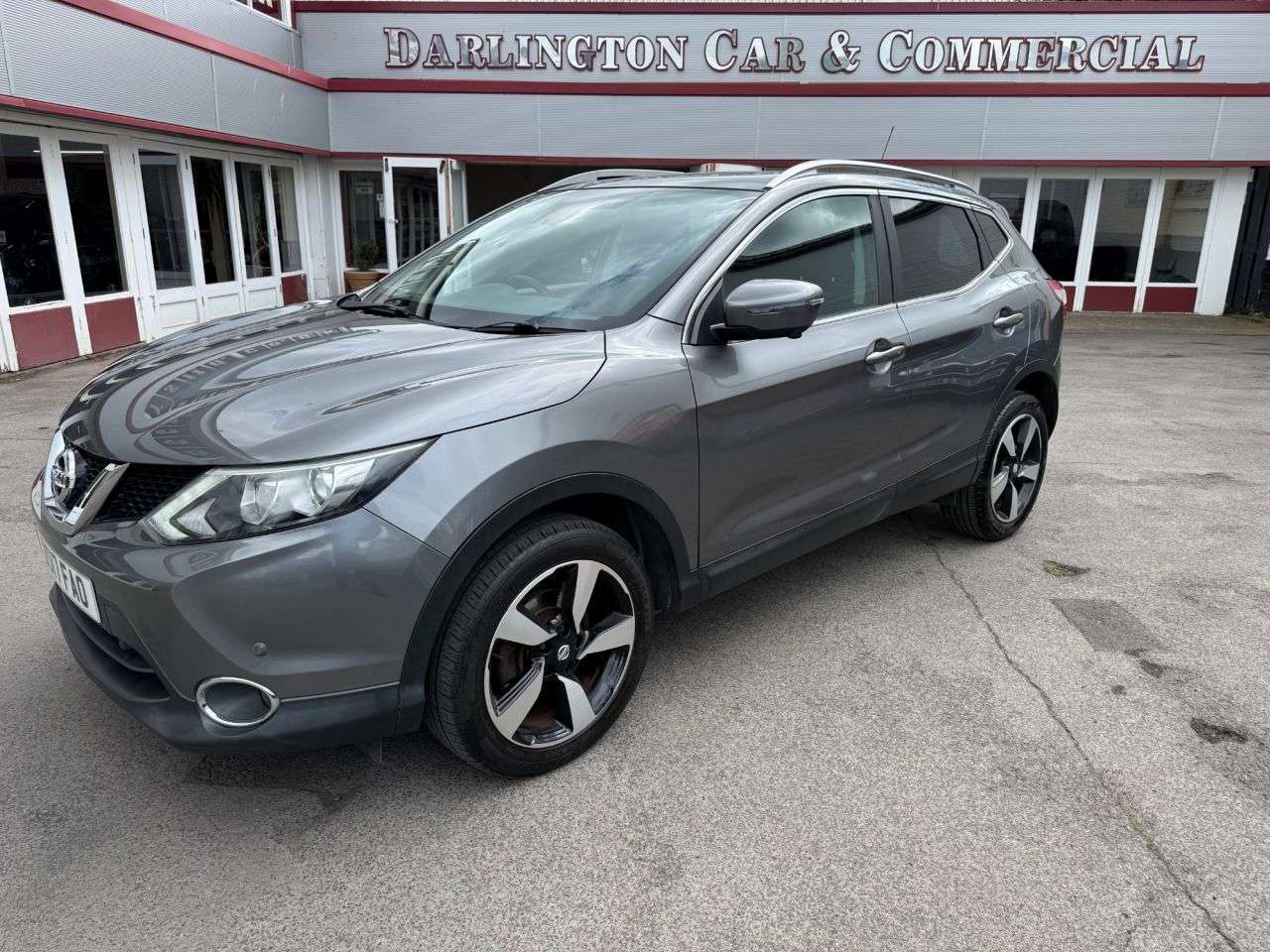 A 2017 NISSAN QASHQAI 1.2 DIG-T N-Connecta SUV 5dr Petrol Manual 2WD Euro 6 (s/s) (115 ps) FSH 9 A 2017 NISSAN QASHQAI 1.2 DIG-T N-Connecta SUV 5dr Petrol Manual 2WD Euro 6 (s/s) (115 ps) FSH 9