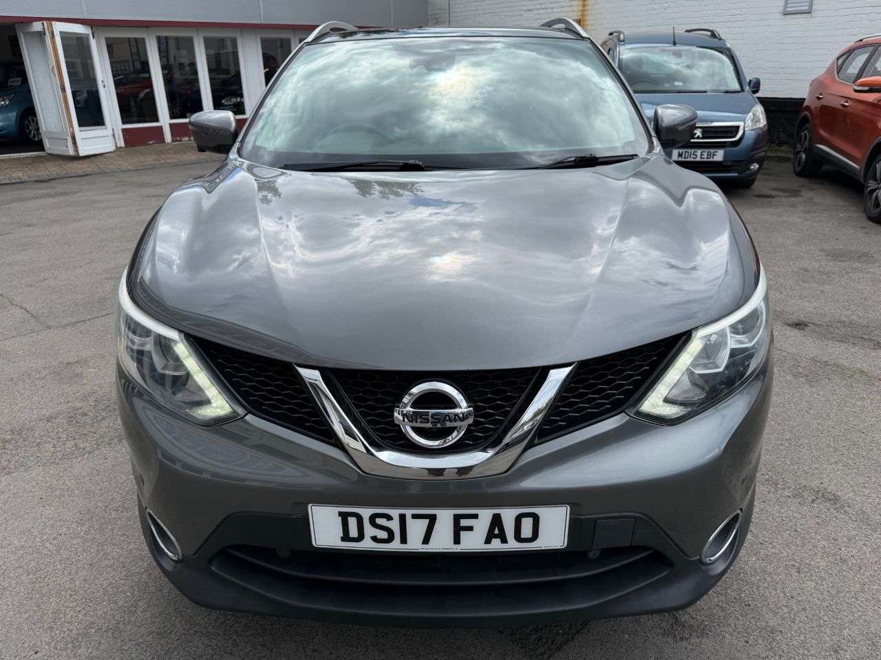 A 2017 NISSAN QASHQAI 1.2 DIG-T N-Connecta SUV 5dr Petrol Manual 2WD Euro 6 (s/s) (115 ps) FSH 9 A 2017 NISSAN QASHQAI 1.2 DIG-T N-Connecta SUV 5dr Petrol Manual 2WD Euro 6 (s/s) (115 ps) FSH 9