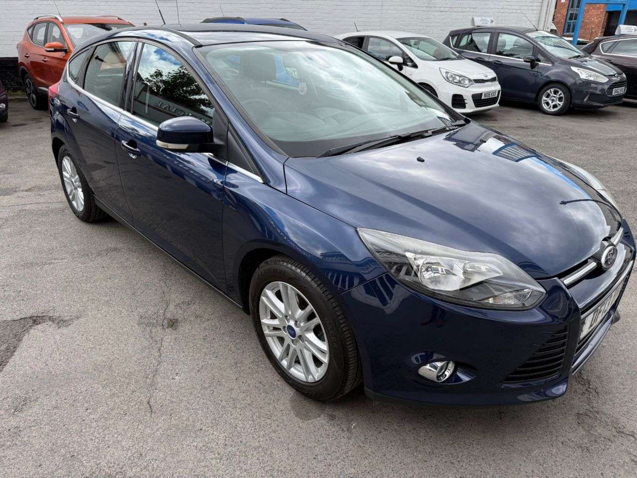 A 2013 FORD FOCUS 1.0T EcoBoost Titanium Hatchback 5dr Petrol Manual Euro 5 (s/s) (125 ps) FS A 2013 FORD FOCUS 1.0T EcoBoost Titanium Hatchback 5dr Petrol Manual Euro 5 (s/s) (125 ps) FS