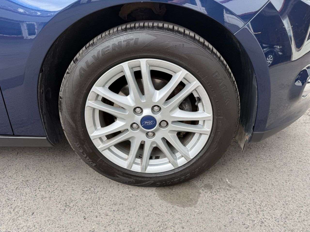 A 2013 FORD FOCUS 1.0T EcoBoost Titanium Hatchback 5dr Petrol Manual Euro 5 (s/s) (125 ps) FS A 2013 FORD FOCUS 1.0T EcoBoost Titanium Hatchback 5dr Petrol Manual Euro 5 (s/s) (125 ps) FS