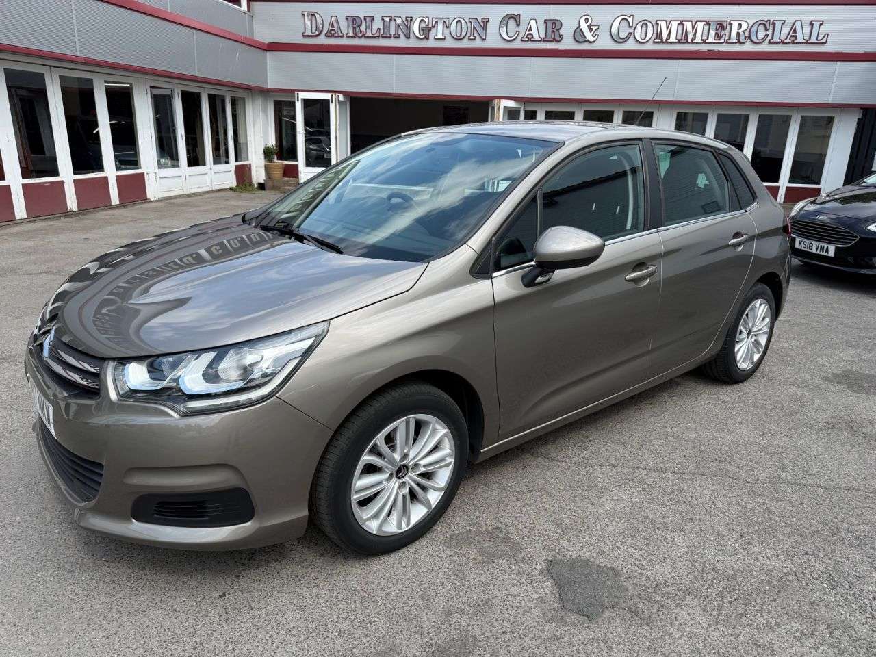 A 2017 CITROEN C4 1.2 PureTech Feel Hatchback 5dr Petrol Manual Euro 6 (110 ps) FSH 8 Stamps A 2017 CITROEN C4 1.2 PureTech Feel Hatchback 5dr Petrol Manual Euro 6 (110 ps) FSH 8 Stamps