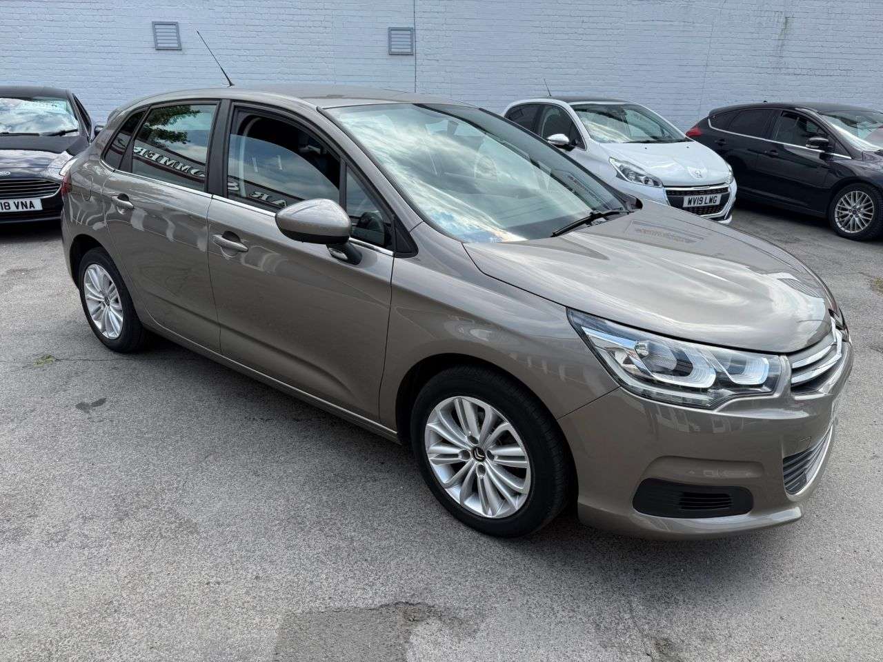A 2017 CITROEN C4 1.2 PureTech Feel Hatchback 5dr Petrol Manual Euro 6 (110 ps) FSH 8 Stamps A 2017 CITROEN C4 1.2 PureTech Feel Hatchback 5dr Petrol Manual Euro 6 (110 ps) FSH 8 Stamps