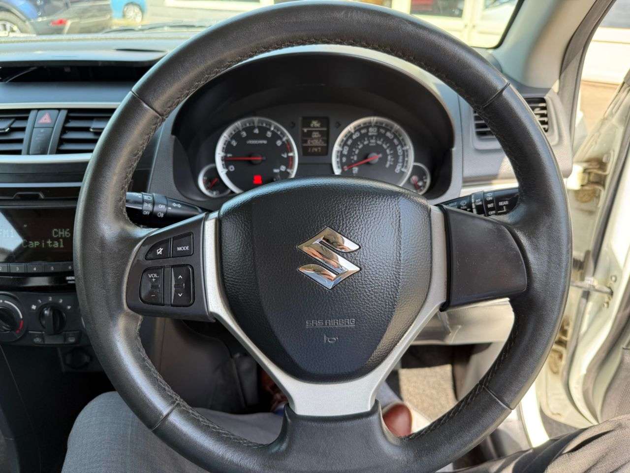 2011 SUZUKI SWIFT 2011 SUZUKI SWIFT