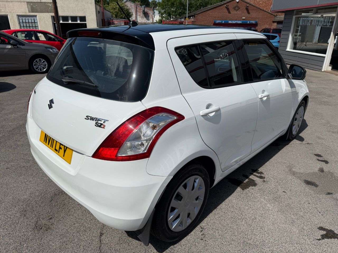 2011 SUZUKI SWIFT 2011 SUZUKI SWIFT