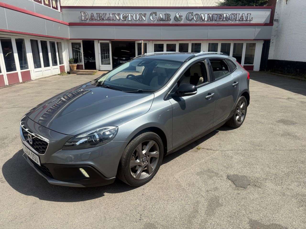 A 2014 VOLVO V40 CROSS COUNTRY 1.6 D2 Lux Nav Hatchback 5dr Diesel Manual Euro 5 (s/s) (115 ps) 1 Previous A 2014 VOLVO V40 CROSS COUNTRY 1.6 D2 Lux Nav Hatchback 5dr Diesel Manual Euro 5 (s/s) (115 ps) 1 Previous