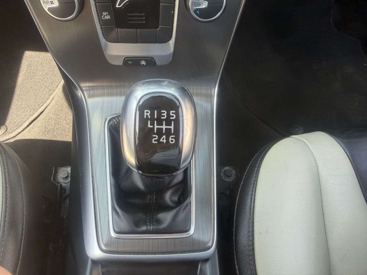 2014 VOLVO V40 CROSS COUNTRY 2014 VOLVO V40 CROSS COUNTRY