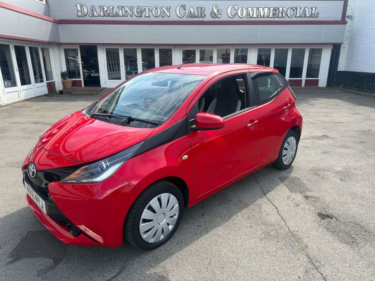 A 2016 TOYOTA AYGO 1.0 VVT-i x-play Hatchback 5dr Petrol Manual Euro 5 Euro 5 (68 ps) 1Previou A 2016 TOYOTA AYGO 1.0 VVT-i x-play Hatchback 5dr Petrol Manual Euro 5 Euro 5 (68 ps) 1Previou