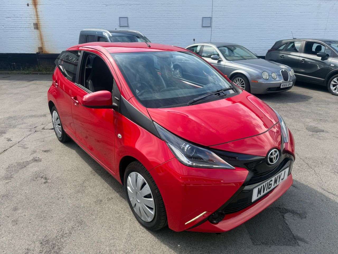 A 2016 TOYOTA AYGO 1.0 VVT-i x-play Hatchback 5dr Petrol Manual Euro 5 Euro 5 (68 ps) 1Previou A 2016 TOYOTA AYGO 1.0 VVT-i x-play Hatchback 5dr Petrol Manual Euro 5 Euro 5 (68 ps) 1Previou