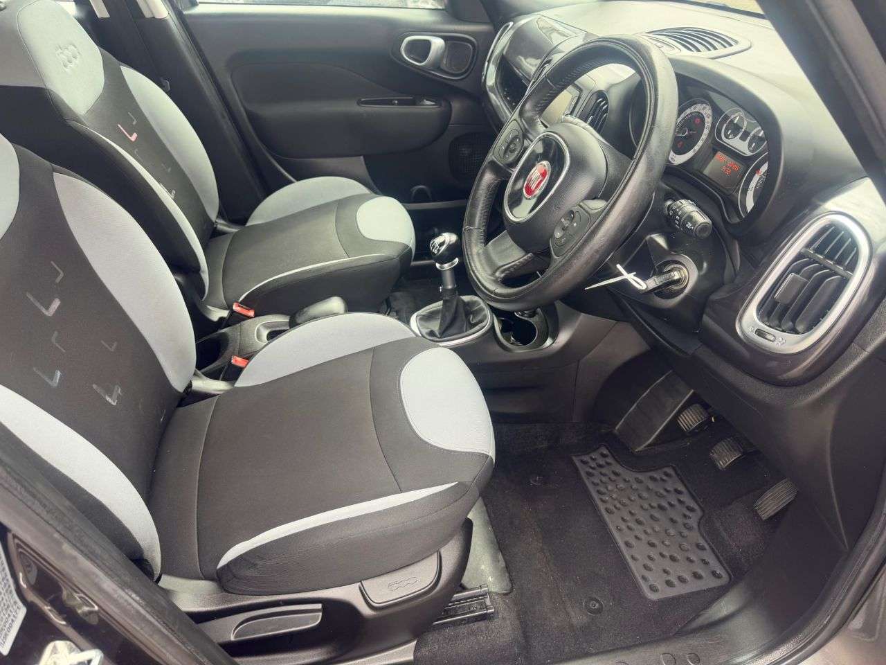 A 2015 FIAT 500L 1.4 Pop Star MPV 5dr Petrol Manual Euro 6 (95 bhp) only 55,000 miles 12 ser A 2015 FIAT 500L 1.4 Pop Star MPV 5dr Petrol Manual Euro 6 (95 bhp) only 55,000 miles 12 ser