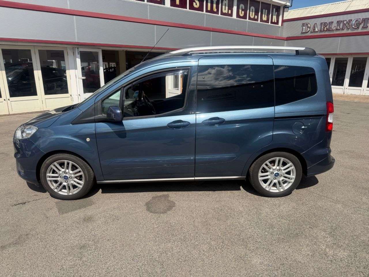 A 2019 FORD TOURNEO COURIER 1.0 EcoBoost Titanium MPV 5dr Petrol Manual Euro 6 (100 ps) only 44,000 mil A 2019 FORD TOURNEO COURIER 1.0 EcoBoost Titanium MPV 5dr Petrol Manual Euro 6 (100 ps) only 44,000 mil