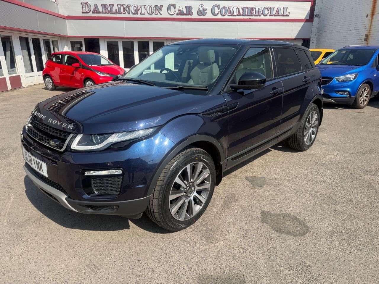 A 2018 LAND ROVER RANGE ROVER EVOQUE 2.0 TD4 SE Tech SUV 5dr Diesel Auto 4WD Euro 6 (s/s) (180 ps) only 23,000 m A 2018 LAND ROVER RANGE ROVER EVOQUE 2.0 TD4 SE Tech SUV 5dr Diesel Auto 4WD Euro 6 (s/s) (180 ps) only 23,000 m