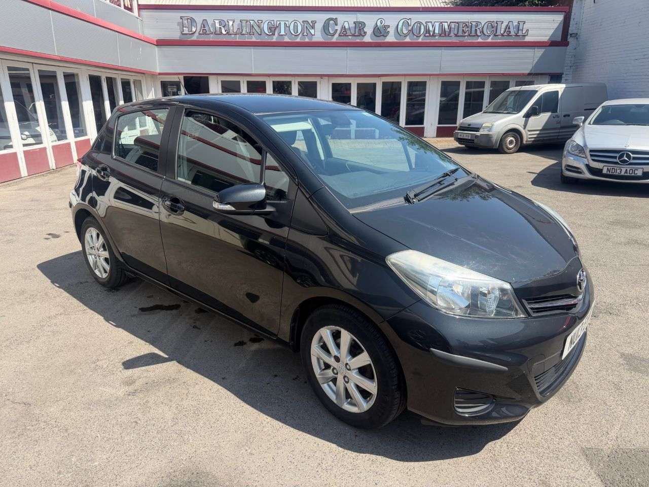 A 2013 TOYOTA YARIS 1.33 Dual VVT-i TR Hatchback 5dr Petrol Manual Euro 5 (101 ps) A 2013 TOYOTA YARIS 1.33 Dual VVT-i TR Hatchback 5dr Petrol Manual Euro 5 (101 ps)