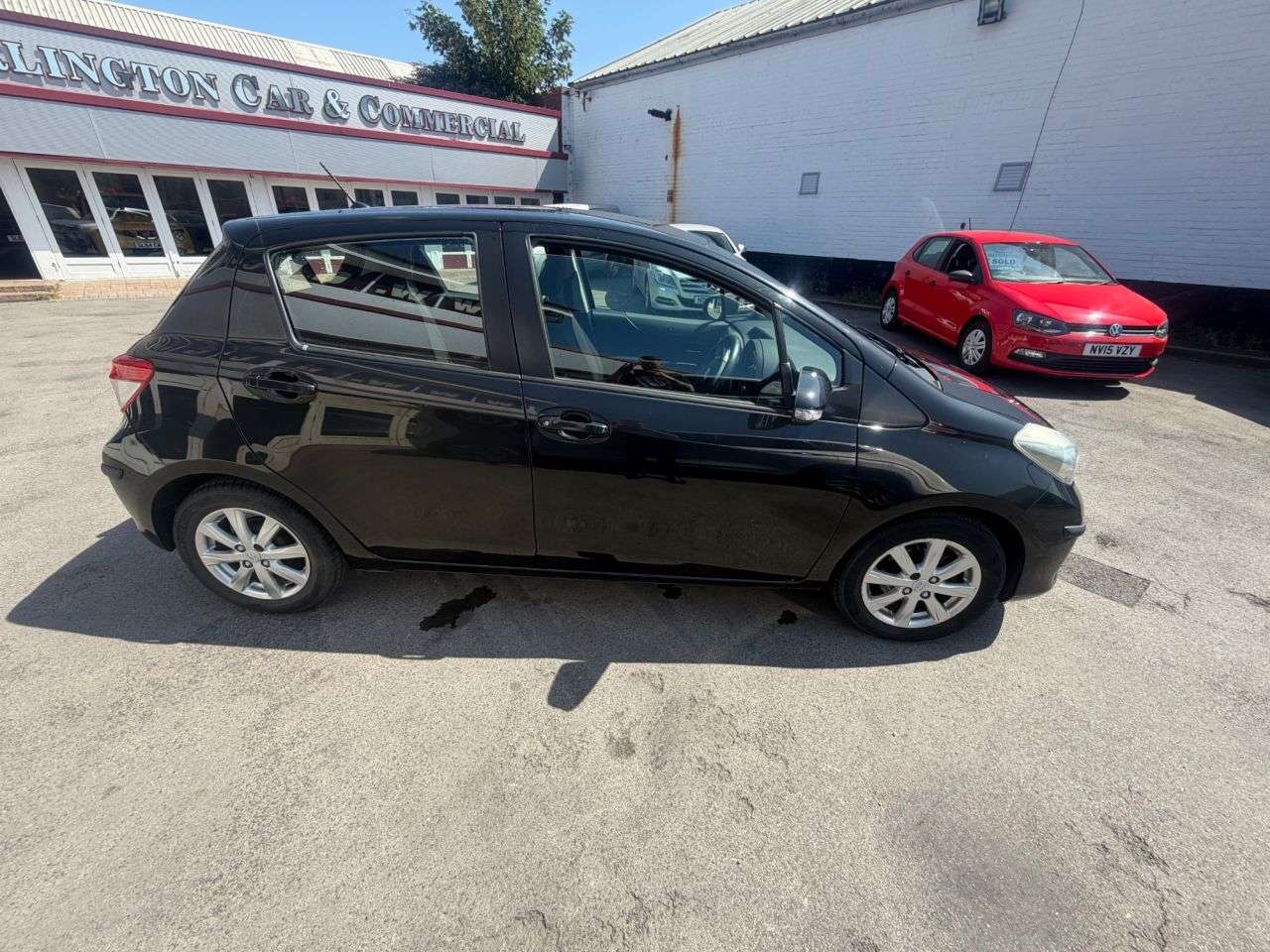 A 2013 TOYOTA YARIS 1.33 Dual VVT-i TR Hatchback 5dr Petrol Manual Euro 5 (101 ps) A 2013 TOYOTA YARIS 1.33 Dual VVT-i TR Hatchback 5dr Petrol Manual Euro 5 (101 ps)