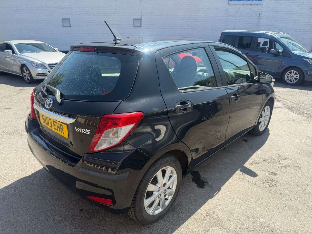 A 2013 TOYOTA YARIS 1.33 Dual VVT-i TR Hatchback 5dr Petrol Manual Euro 5 (101 ps) A 2013 TOYOTA YARIS 1.33 Dual VVT-i TR Hatchback 5dr Petrol Manual Euro 5 (101 ps)