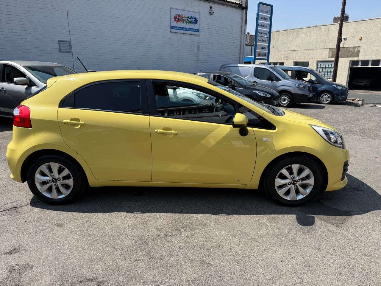 A 2016 KIA RIO 1.25 SR7 Hatchback 5dr Petrol Manual Euro 6 (84 bhp) only 13,000 miles & on A 2016 KIA RIO 1.25 SR7 Hatchback 5dr Petrol Manual Euro 6 (84 bhp) only 13,000 miles & on