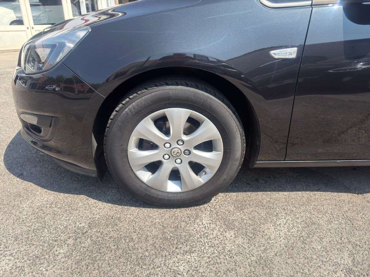 A 2015 VAUXHALL ASTRA 1.6i Design Sports Tourer 5dr Petrol Manual Euro 6 (115 ps) recent timing b A 2015 VAUXHALL ASTRA 1.6i Design Sports Tourer 5dr Petrol Manual Euro 6 (115 ps) recent timing b