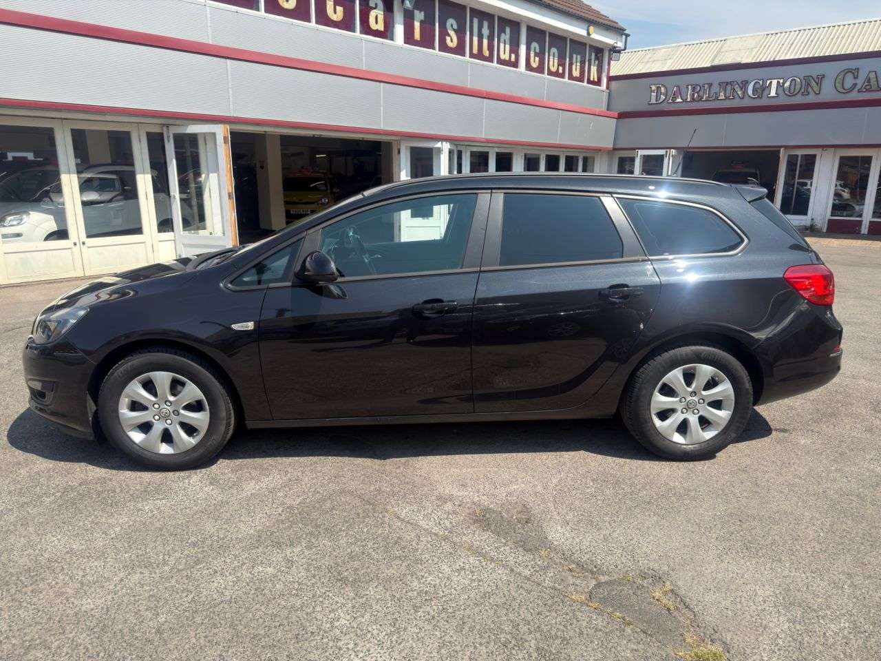 A 2015 VAUXHALL ASTRA 1.6i Design Sports Tourer 5dr Petrol Manual Euro 6 (115 ps) recent timing b A 2015 VAUXHALL ASTRA 1.6i Design Sports Tourer 5dr Petrol Manual Euro 6 (115 ps) recent timing b