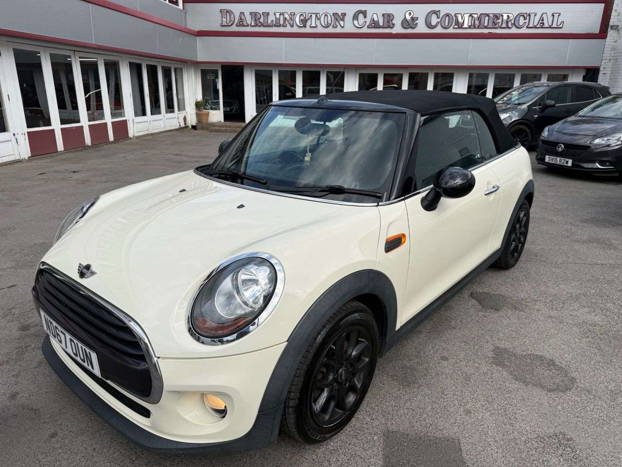 A 2018 MINI CONVERTIBLE 1.5 Cooper Convertible 2dr Petrol Manual Euro 6 (s/s) (136 ps) FSH 10 Stamp A 2018 MINI CONVERTIBLE 1.5 Cooper Convertible 2dr Petrol Manual Euro 6 (s/s) (136 ps) FSH 10 Stamp
