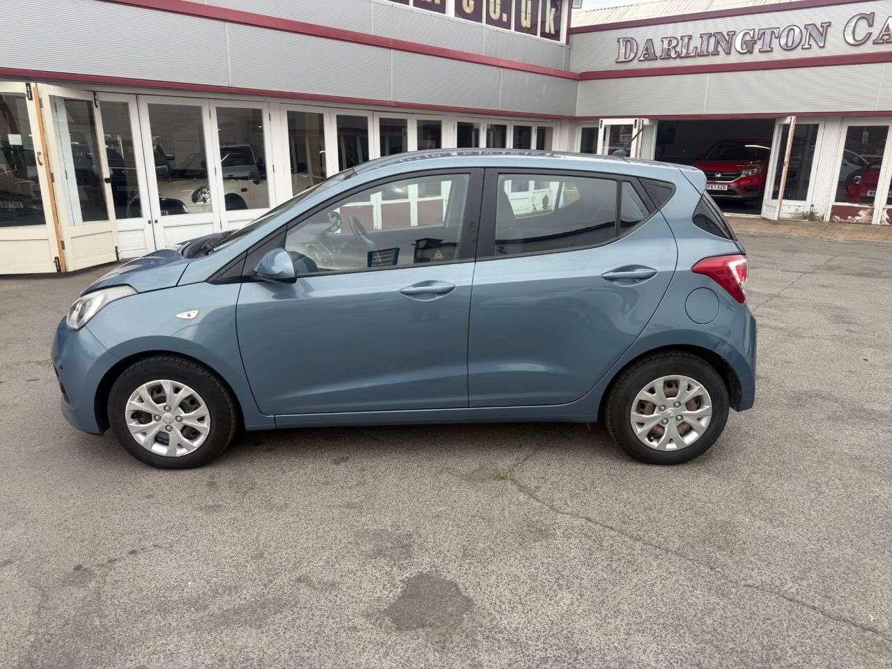 A 2014 HYUNDAI I10 1.0 SE Hatchback 5dr Petrol Manual Euro 5 (66 ps) £20 Road Tax FSH 9 Stamps A 2014 HYUNDAI I10 1.0 SE Hatchback 5dr Petrol Manual Euro 5 (66 ps) £20 Road Tax FSH 9 Stamps