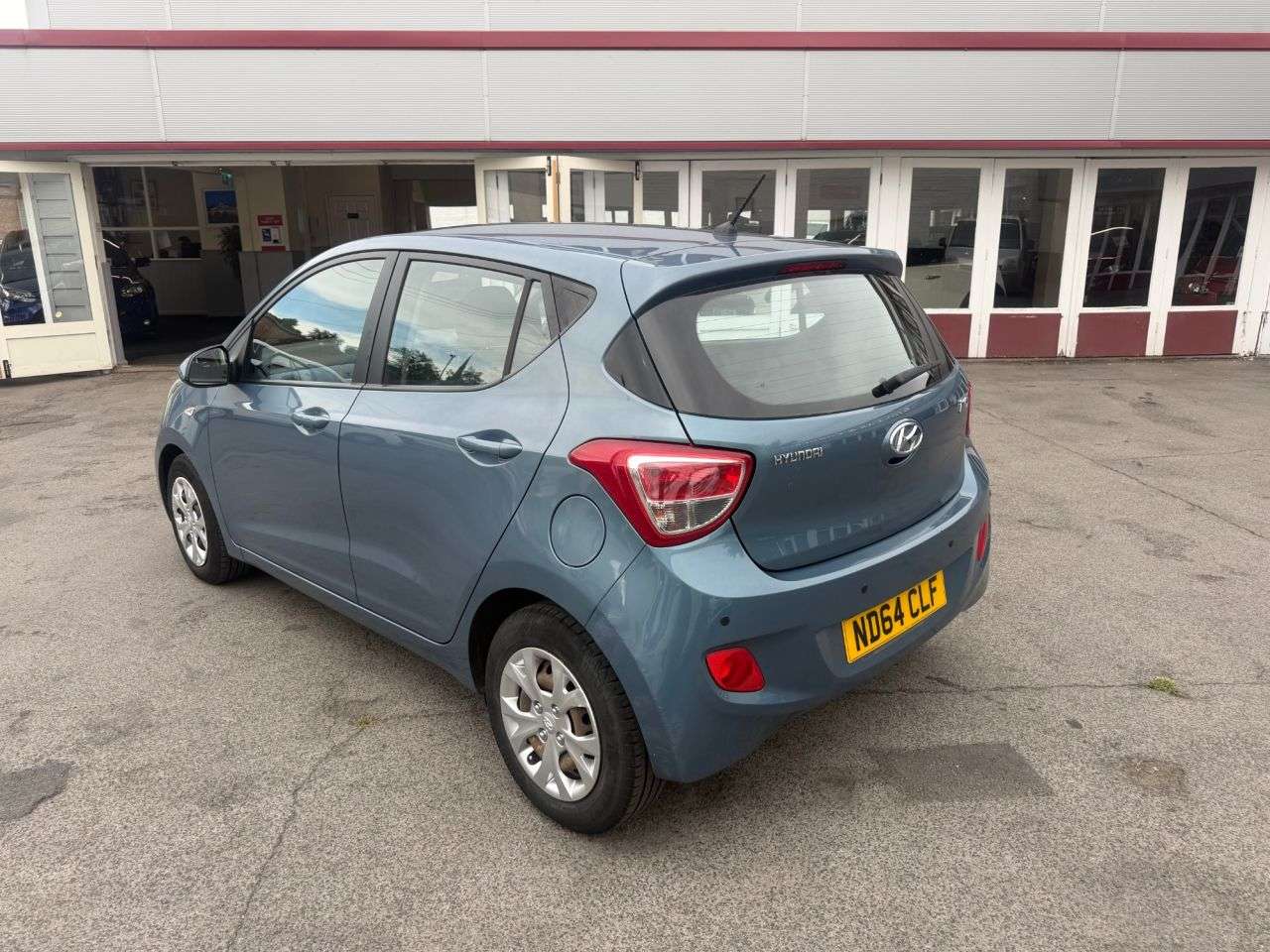 A 2014 HYUNDAI I10 1.0 SE Hatchback 5dr Petrol Manual Euro 5 (66 ps) £20 Road Tax FSH 9 Stamps A 2014 HYUNDAI I10 1.0 SE Hatchback 5dr Petrol Manual Euro 5 (66 ps) £20 Road Tax FSH 9 Stamps