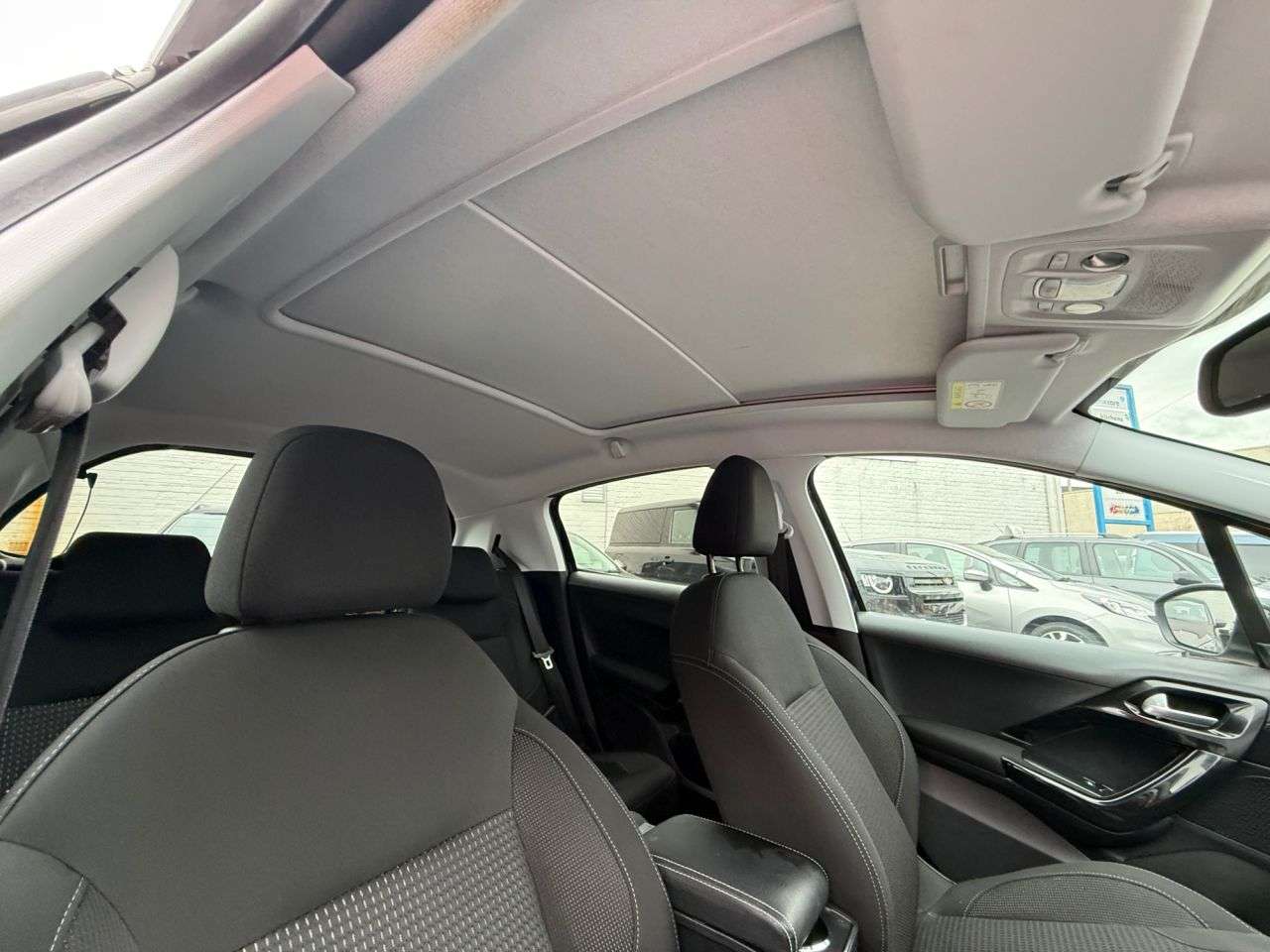 2017 PEUGEOT 208 2017 PEUGEOT 208
