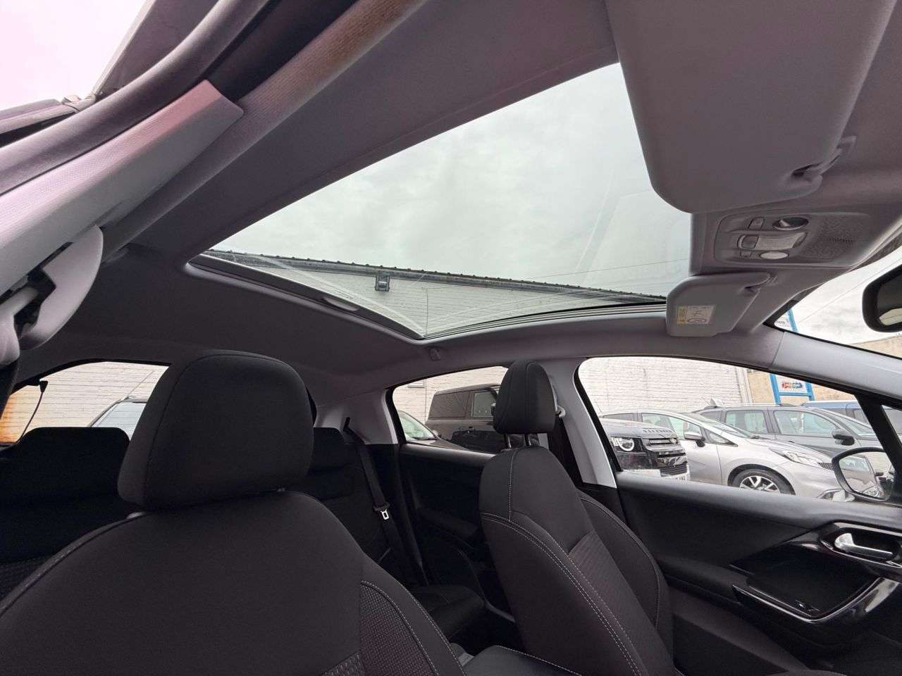 2017 PEUGEOT 208 2017 PEUGEOT 208