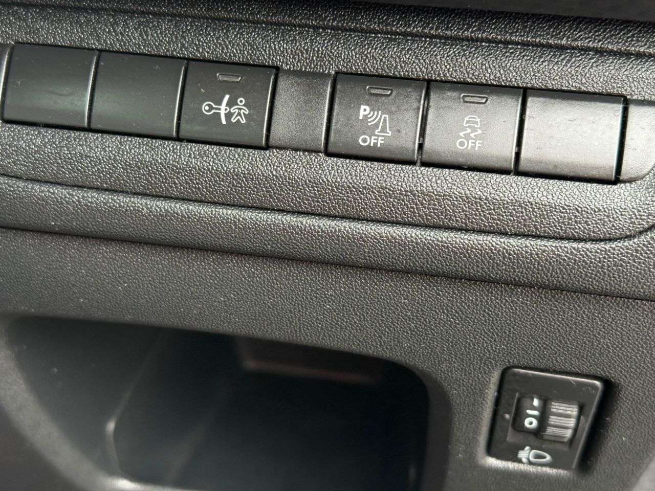 2017 PEUGEOT 208 2017 PEUGEOT 208