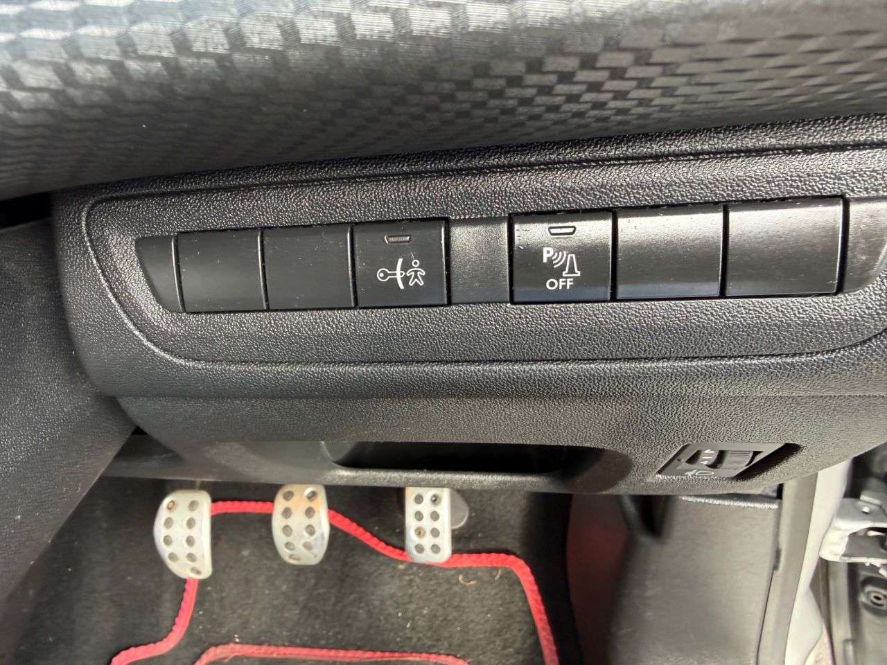 2018 PEUGEOT 208 2018 PEUGEOT 208
