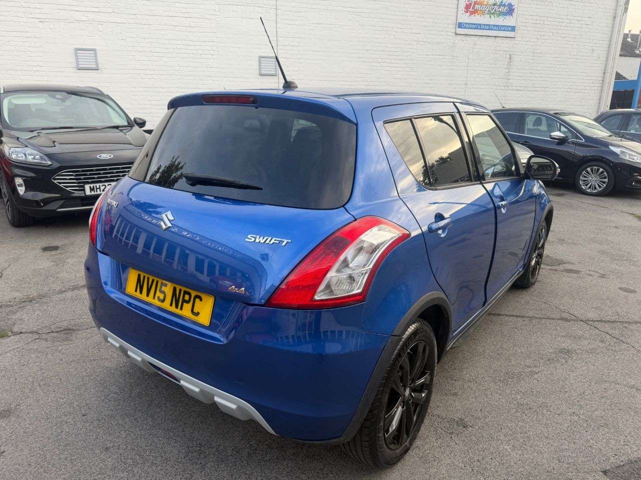 A 2015 SUZUKI SWIFT 1.2 Dualjet SZ4 Hatchback 5dr Petrol Manual ALLGRIP Euro 5 (s/s) (90 ps) 4X A 2015 SUZUKI SWIFT 1.2 Dualjet SZ4 Hatchback 5dr Petrol Manual ALLGRIP Euro 5 (s/s) (90 ps) 4X