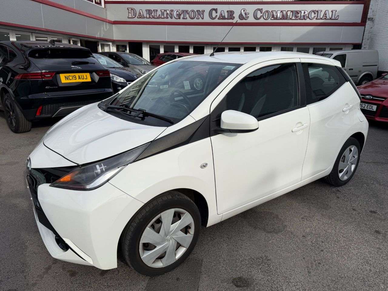 A 2017 TOYOTA AYGO 1.0 VVT-i x-play Hatchback 5dr Petrol Manual Euro 6 (68 ps) 1 Previous Owne A 2017 TOYOTA AYGO 1.0 VVT-i x-play Hatchback 5dr Petrol Manual Euro 6 (68 ps) 1 Previous Owne