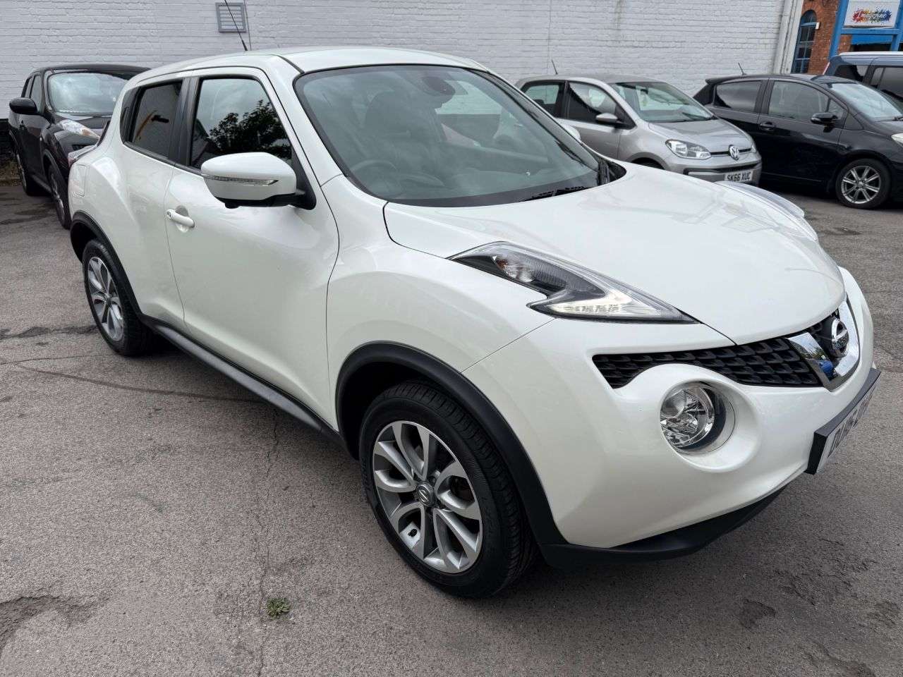 A 2016 NISSAN JUKE 1.5 dCi Tekna SUV 5dr Diesel Manual Euro 6 (s/s) (110 ps) 1 Previous Owner A 2016 NISSAN JUKE 1.5 dCi Tekna SUV 5dr Diesel Manual Euro 6 (s/s) (110 ps) 1 Previous Owner