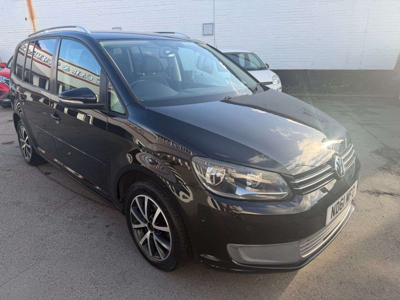 A 2011 VOLKSWAGEN TOURAN 1.6 TDI SE MPV 5dr Diesel Manual Euro 5 (105 ps) A 2011 VOLKSWAGEN TOURAN 1.6 TDI SE MPV 5dr Diesel Manual Euro 5 (105 ps)