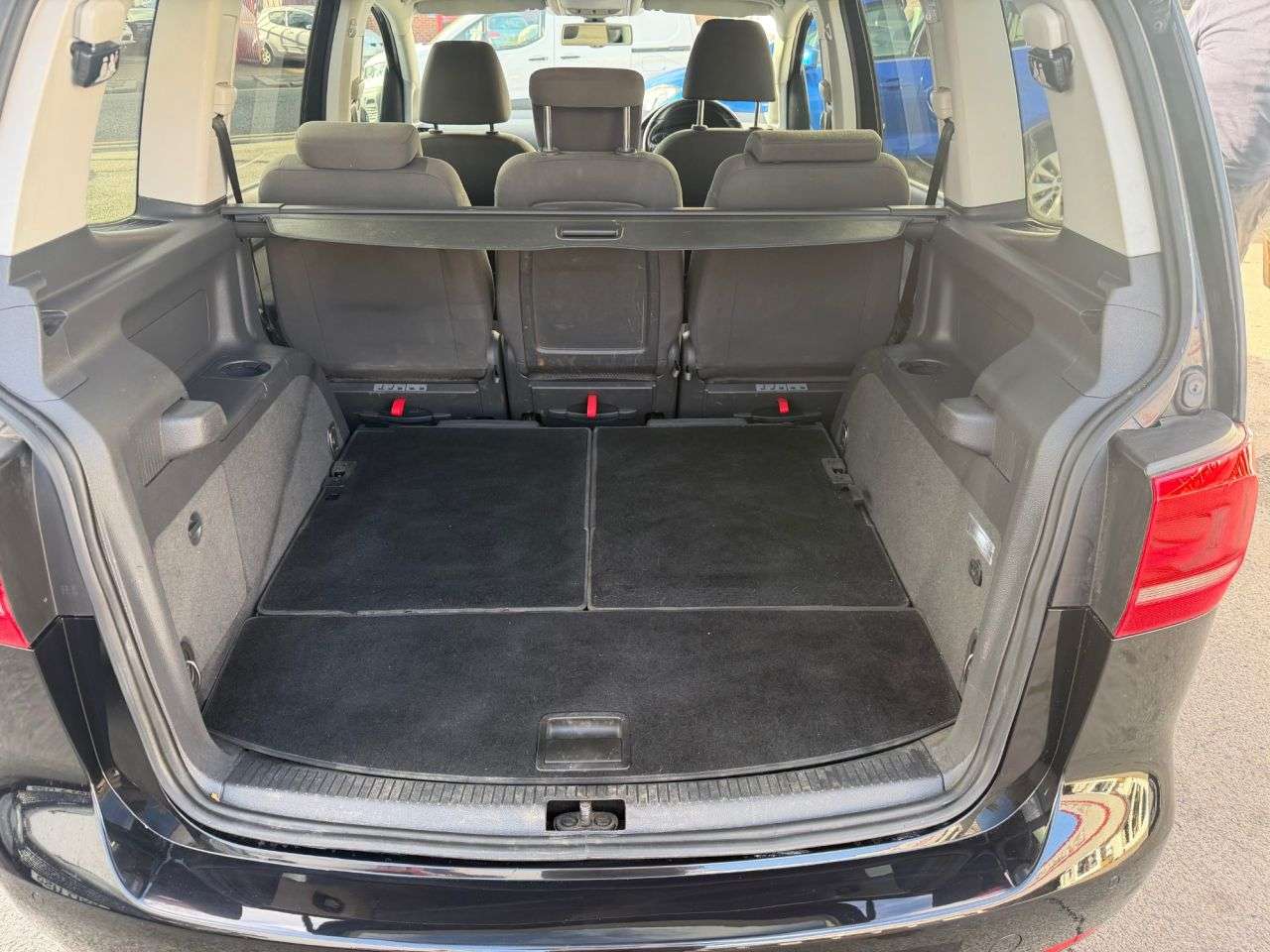2011 VOLKSWAGEN TOURAN 2011 VOLKSWAGEN TOURAN