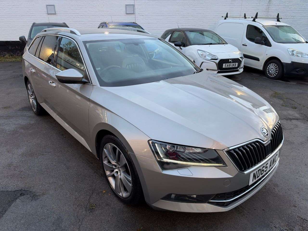 A 2015 SKODA SUPERB 2.0 TDI SE L Executive Estate 5dr Diesel Manual 4WD Euro 6 (s/s) (150 ps) 4 A 2015 SKODA SUPERB 2.0 TDI SE L Executive Estate 5dr Diesel Manual 4WD Euro 6 (s/s) (150 ps) 4