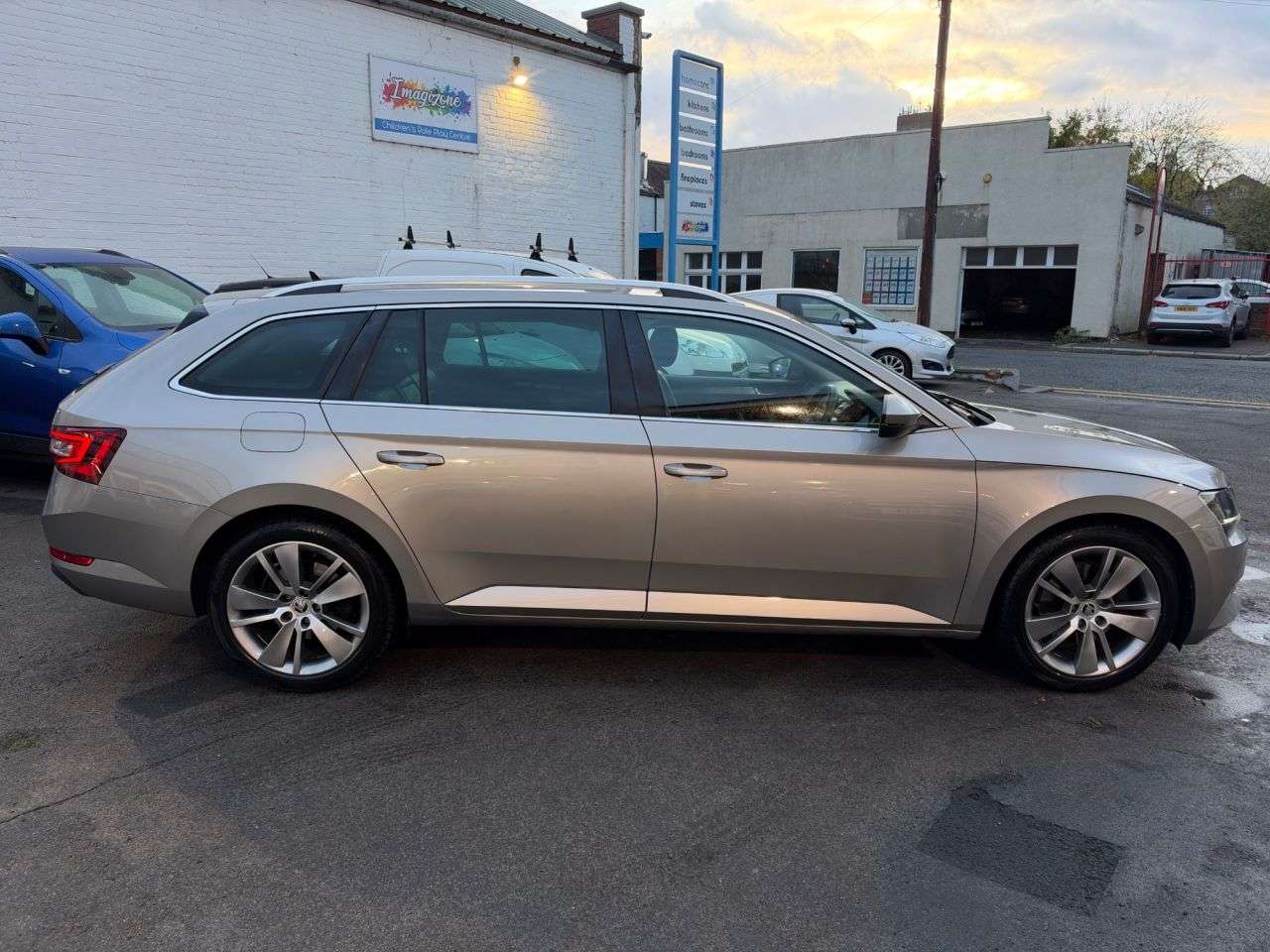 A 2015 SKODA SUPERB 2.0 TDI SE L Executive Estate 5dr Diesel Manual 4WD Euro 6 (s/s) (150 ps) 4 A 2015 SKODA SUPERB 2.0 TDI SE L Executive Estate 5dr Diesel Manual 4WD Euro 6 (s/s) (150 ps) 4